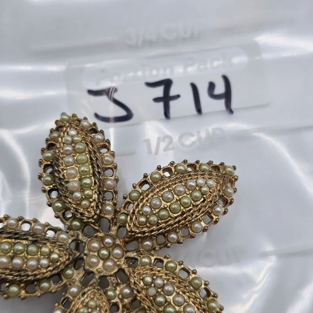 The Unbranded Brand vintage star